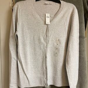 NWT pale gray Gap crew neck cardigan. Size M